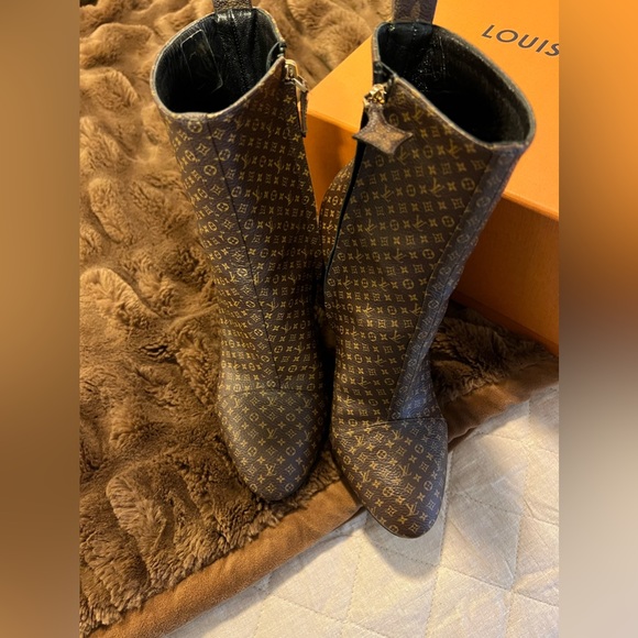 Louis Vuitton boots - Picture 4 of 5